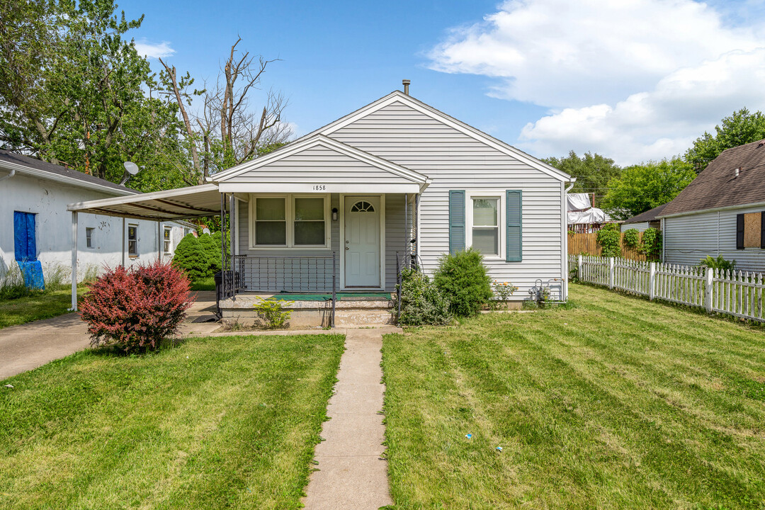 1858 Wilbur Ave in Fairborn, OH - Building Photo