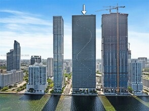 700 NE 24th St, Unit 1406 in Miami, FL - Foto de edificio - Building Photo