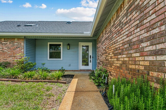 470 Brian Cir in Mary Esther, FL - Building Photo - Building Photo