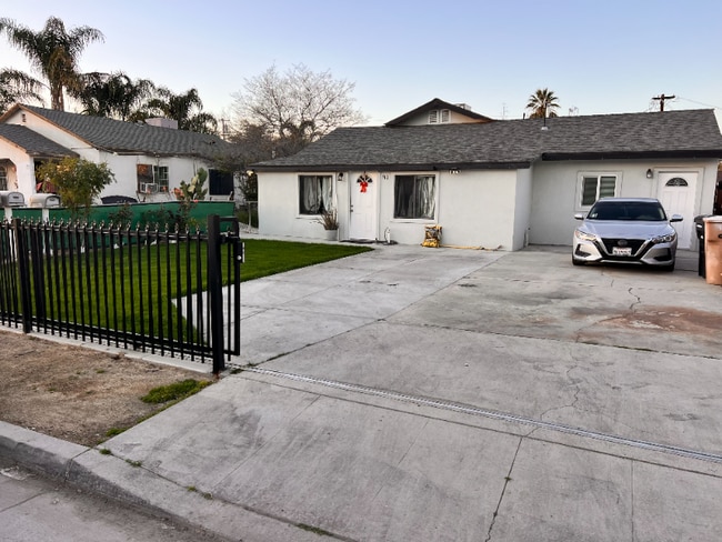 912 31st St in Bakersfield, CA - Foto de edificio - Building Photo