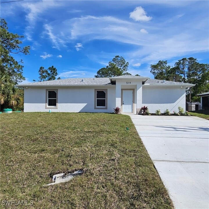 1901 W 11th St in Lehigh Acres, FL - Building Photo