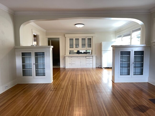 5058 7th Ave NE in Seattle, WA - Building Photo - Building Photo