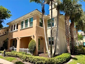 2900 Cascada Isle Way in Hollywood, FL - Building Photo - Building Photo