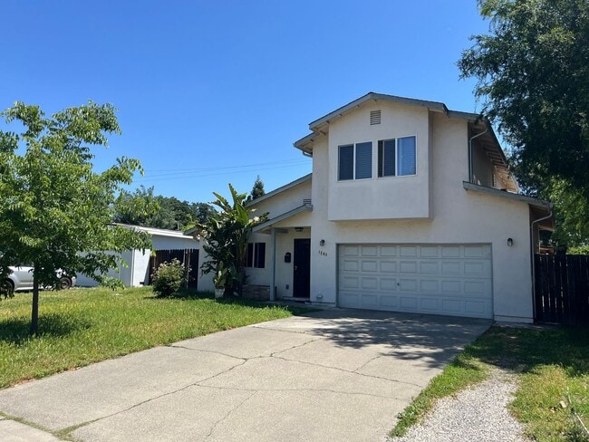 1200 Snyder Dr in Davis, CA - Building Photo - Building Photo
