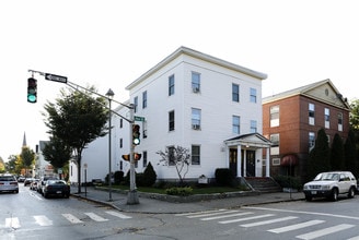 251 Pine St in Manchester, NH - Foto de edificio - Primary Photo