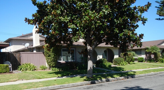 16181 Ganges Lane #1, Huntington Beach, CA, 92647, Unit 16181GangesLane#1 in Huntington Beach, CA - Building Photo - Building Photo