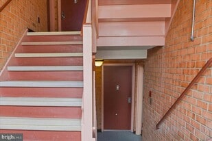 1745 Edgewood Hill Cir in Hagerstown, MD - Building Photo