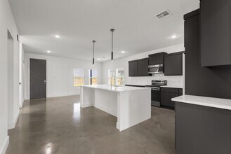 3003 Alpha Wolf Ct in College Station, TX - Building Photo - Building Photo
