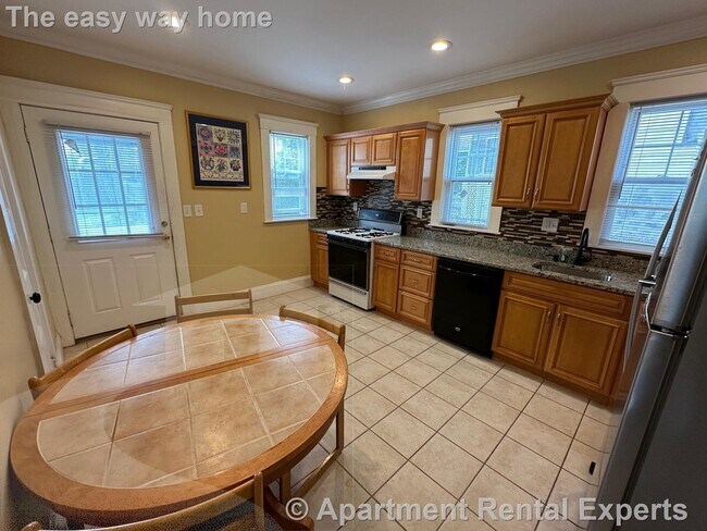 32 Walnut St in Arlington, MA - Building Photo - Building Photo