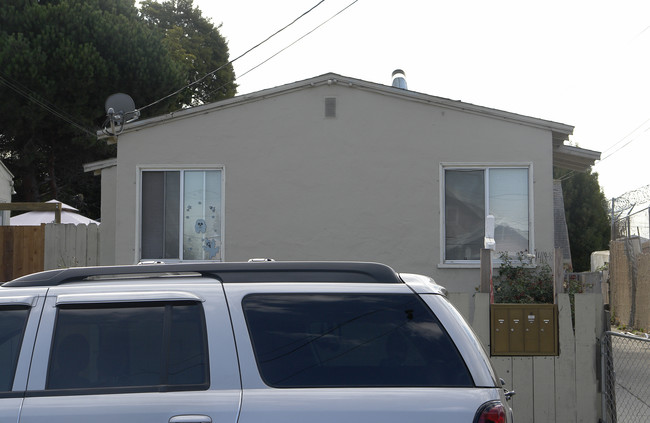 1418 83rd Ave in Oakland, CA - Building Photo - Building Photo