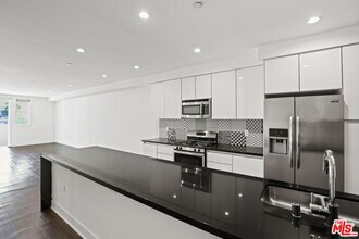 1868 Kelton Ave in Los Angeles, CA - Building Photo - Building Photo