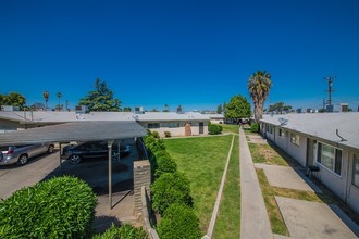 Terrace Way Gardens Apartments in Bakersfield, CA - Building Photo - Building Photo