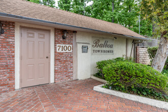 Balboa Townhomes in Van Nuys, CA - Building Photo - Building Photo