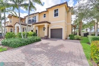 6974 Long Pine Cir in Coconut Creek, FL - Building Photo - Building Photo