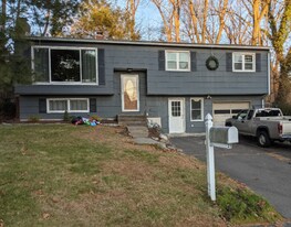 27 W Hill Terrace in Naugatuck, CT - Building Photo