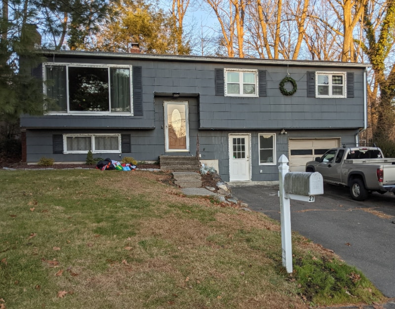 27 W Hill Terrace in Naugatuck, CT - Foto de edificio