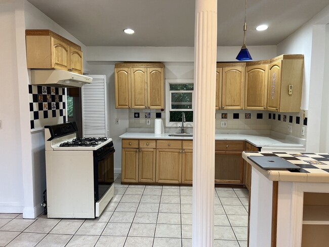 21 Hamlet Pl in Malden, MA - Building Photo - Building Photo