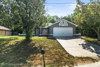 110 Outlook Ave in Spring Hill, FL - Building Photo - Building Photo