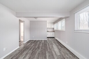 Carriage House in Syracuse, NY - Building Photo