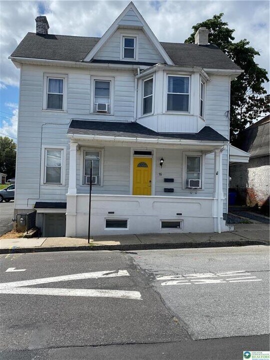 16 S 3rd St in Emmaus, PA - Building Photo