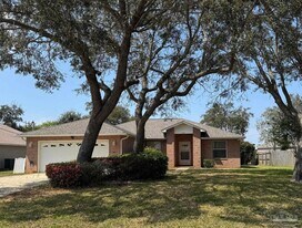 1427 Central Pkwy in Gulf Breeze, FL - Building Photo