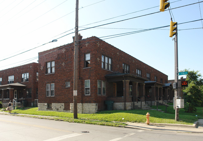 1334-1346 Indianola Ave in Columbus, OH - Foto de edificio - Building Photo