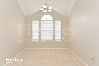 1809 Pecan View Dr in Garland, TX - Foto de edificio - Building Photo