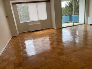 10500 Rockville Pike, Unit 416 in Rockville, MD - Building Photo - Building Photo
