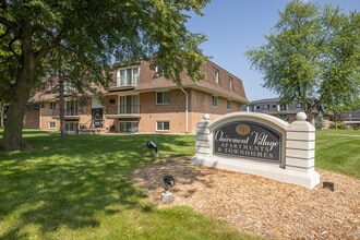 Clairemont Village Apartments and Townhomes in Saginaw, MI - Building Photo - Building Photo