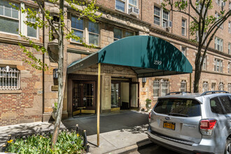 299 W 12th St in New York, NY - Foto de edificio - Building Photo