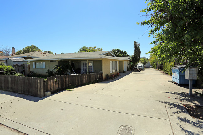 1155-1157 Persimmon Ave in El Cajon, CA - Foto de edificio - Building Photo