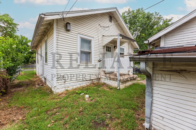 2801 W Maple St in Wichita, KS - Building Photo - Building Photo
