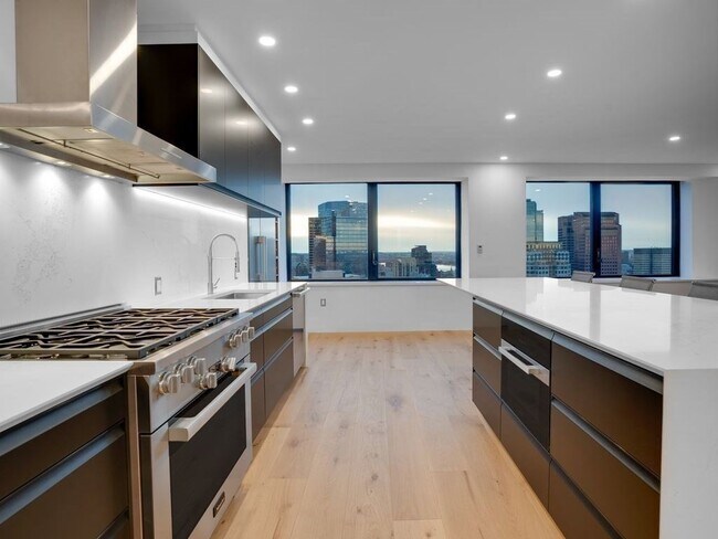 40 Rowes Wharf, Unit Penthouse B in Boston, MA - Building Photo - Building Photo