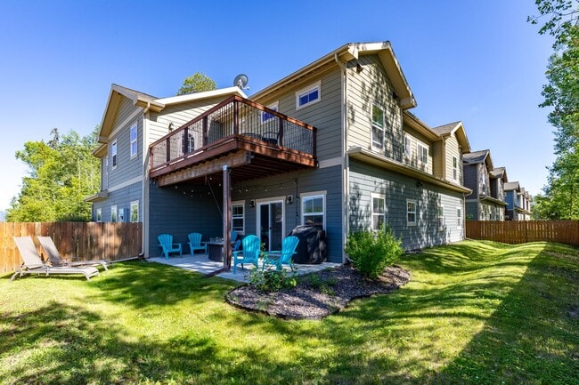 property at 734 Edgewood Pl