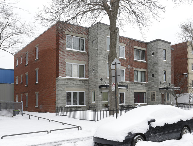 7630 19th Ave in Montréal-Est, QC - Building Photo - Primary Photo