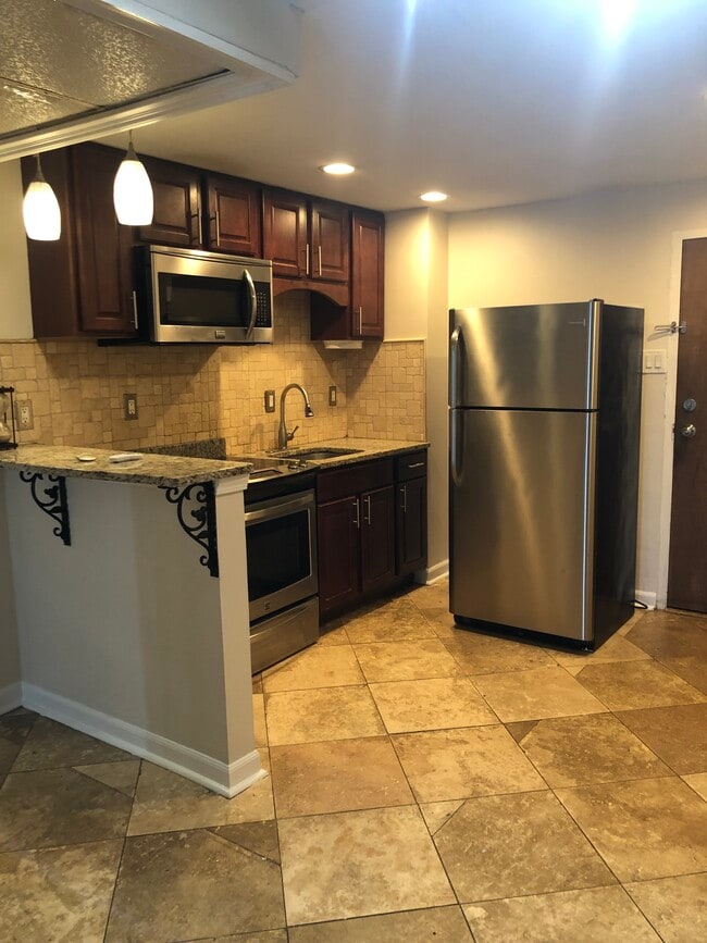 property at 1271 Poplar Ave