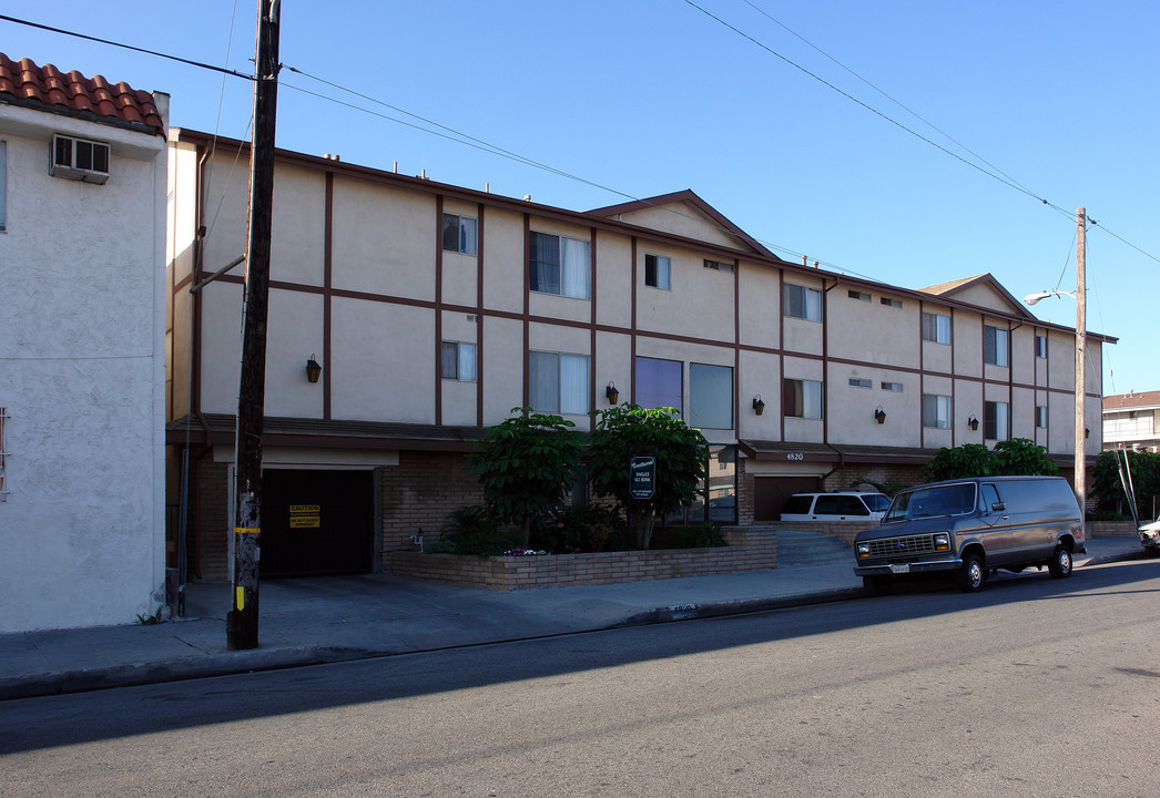 Cresthaven Apartments in Hawthorne, CA - Foto de edificio