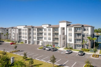 Legacy Gateway Apartments in Ft. Myers, FL - Foto de edificio - Building Photo