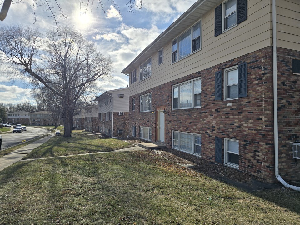 3570 Kimberly Downs Rd in Davenport, IA - Building Photo