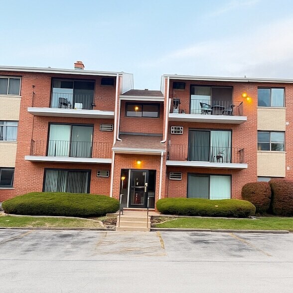 7305 W 157th St in Orland Park, IL - Building Photo