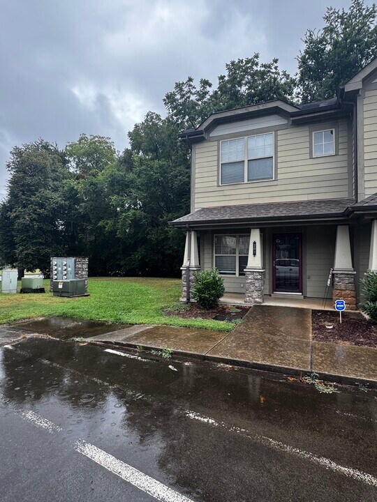 105 4th Ave, Unit 201 in Murfreesboro, TN - Building Photo