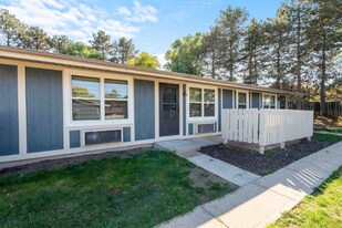 6 Roanoke Ln, Unit 124 in Rochester Hills, MI - Building Photo