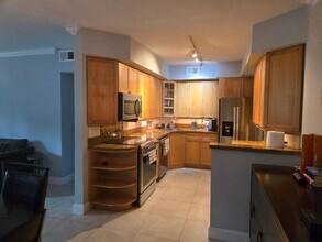 669 W Oakland Park Blvd in Wilton Manors, FL - Building Photo - Building Photo