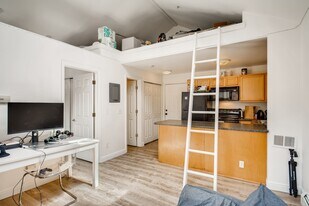 1405 Broadway, Unit 314 in Boulder, CO - Foto de edificio - Building Photo