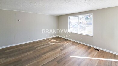 3225 Valley Bend Rd in College Park, GA - Building Photo - Building Photo