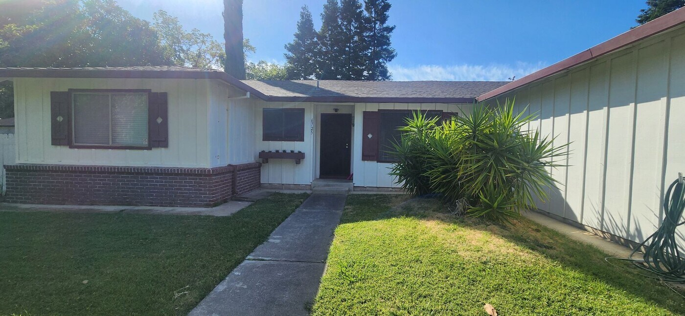 6725 Riverside Blvd in Sacramento, CA - Building Photo