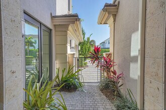 9081 Chauvet Wy in Boca Raton, FL - Foto de edificio - Building Photo