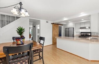 5273 Mount Alifan Dr in San Diego, CA - Foto de edificio - Building Photo