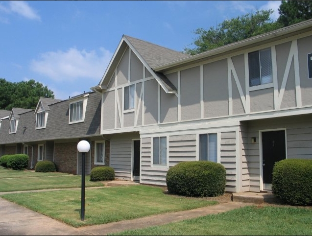 Summer Crossing in Huntsville, AL - Building Photo