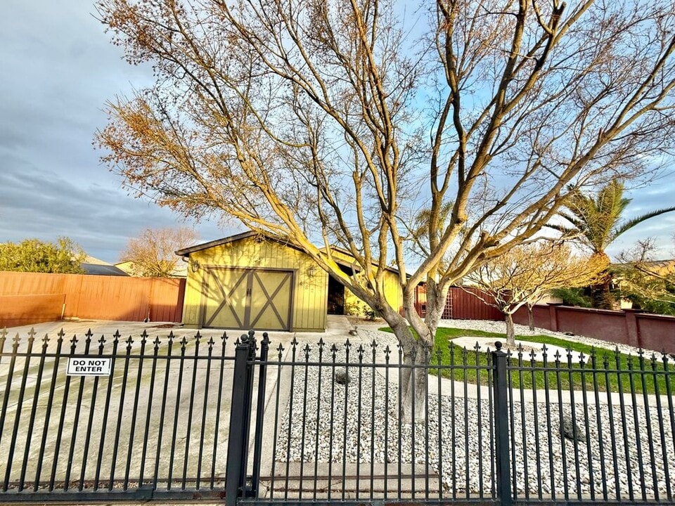 482 Aztec Ln in Lathrop, CA - Building Photo